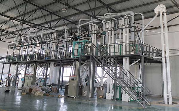 振動(dòng)篩在玉米深加工設(shè)備中用于物料分層、清理雜質(zhì)